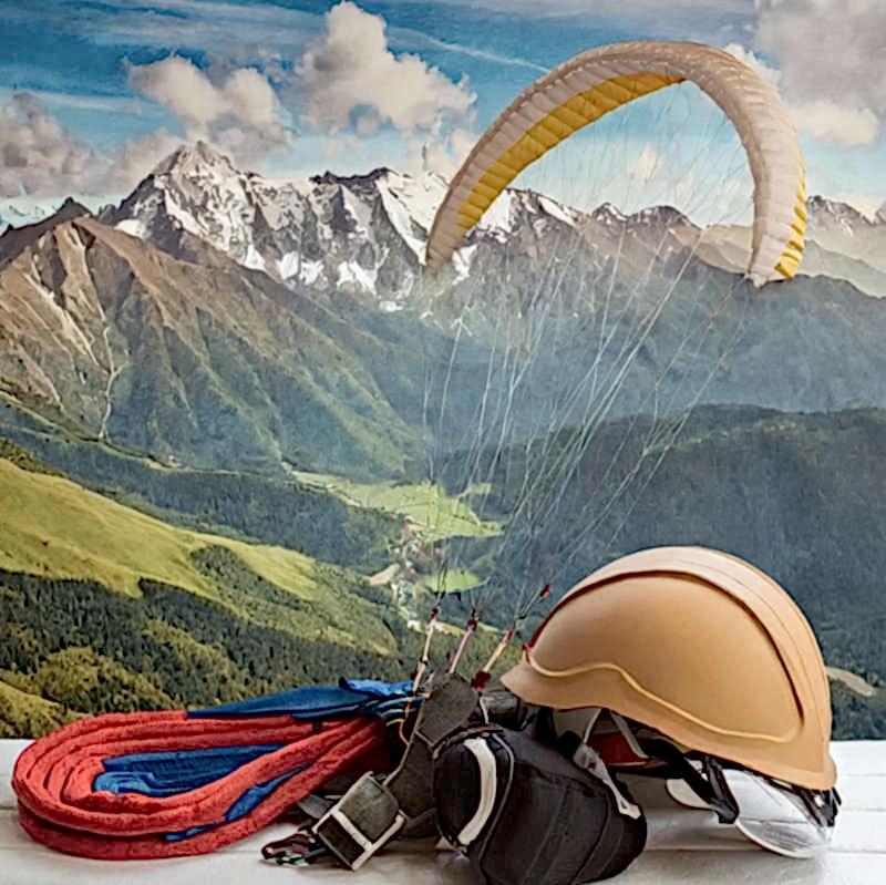 yamaç paraşütü 2.el malzemeleri: harnes, yedek paraşüt ve kask